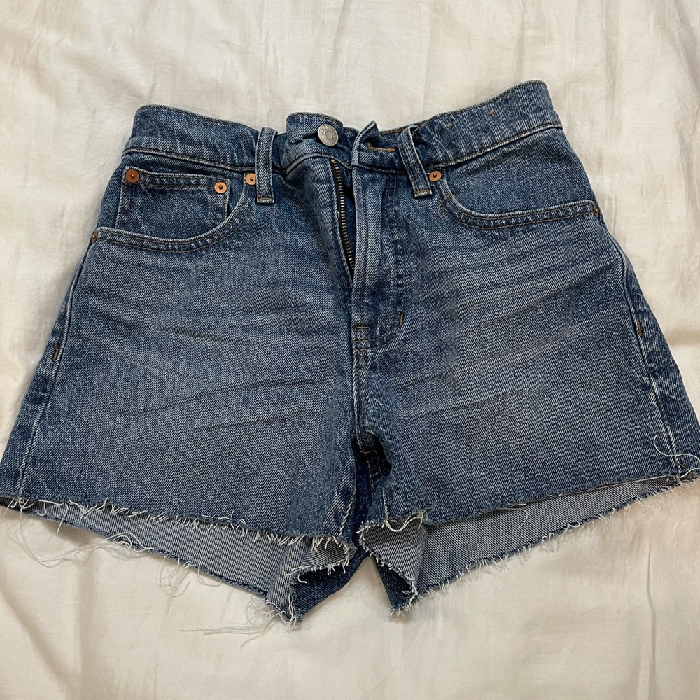 Madewell “the perfect jean short” size 25